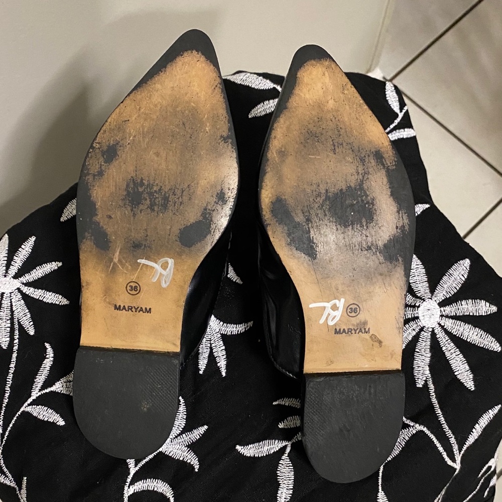 Black mules with Roses - Picture 3 of 3